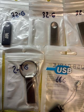 Pacchetto scheda SD, USB e auricolari Bluetooth