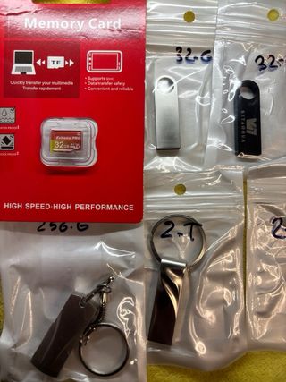 Pacchetto scheda SD, USB e auricolari Bluetooth