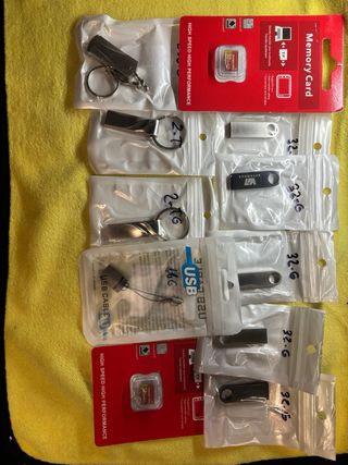 Pacchetto scheda SD, USB e auricolari Bluetooth