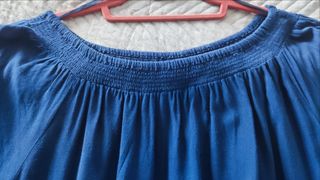 Blusa lisa azulón con tejido bordado calado