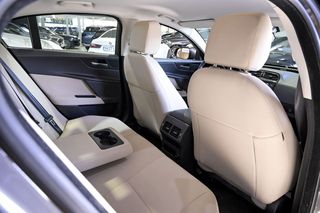 Jaguar XE   2.0 AJ200D Diesel RWD 180cv Pure 