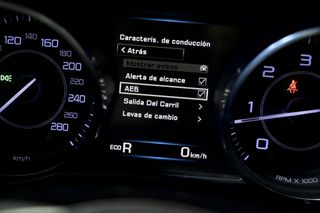 Jaguar XE   2.0 AJ200D Diesel RWD 180cv Pure 