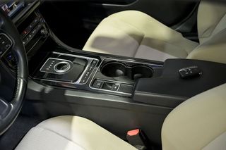 Jaguar XE   2.0 AJ200D Diesel RWD 180cv Pure 