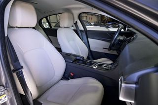 Jaguar XE   2.0 AJ200D Diesel RWD 180cv Pure 
