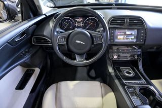 Jaguar XE   2.0 AJ200D Diesel RWD 180cv Pure 