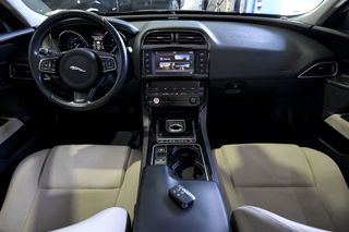 Jaguar XE   2.0 AJ200D Diesel RWD 180cv Pure 