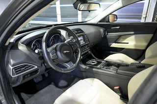 Jaguar XE   2.0 AJ200D Diesel RWD 180cv Pure 