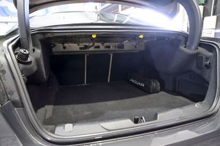 Jaguar XE   2.0 AJ200D Diesel RWD 180cv Pure