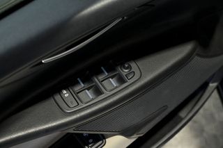 Jaguar XE   2.0 AJ200D Diesel RWD 180cv Pure