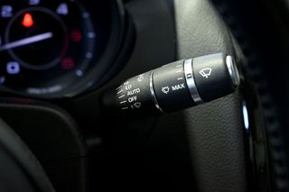 Jaguar XE   2.0 AJ200D Diesel RWD 180cv Pure