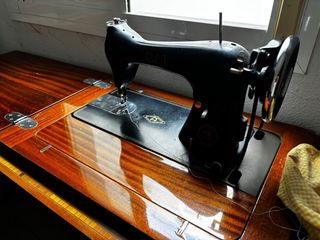 Máquina de coser Alfa antigua