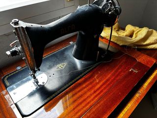 Máquina de coser Alfa antigua