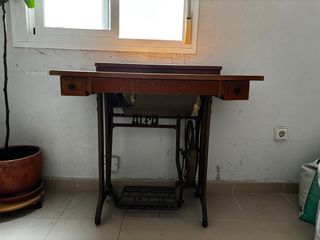 Máquina de coser Alfa antigua