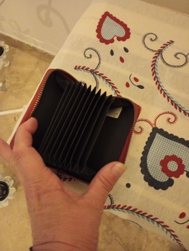 Cartera pequeña con estampado floral