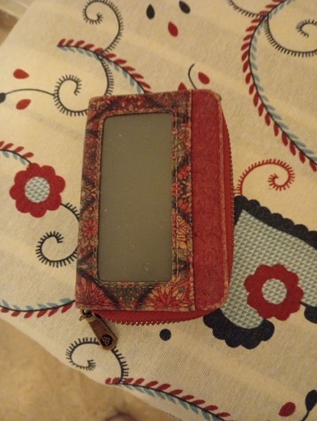 Cartera pequeña con estampado floral