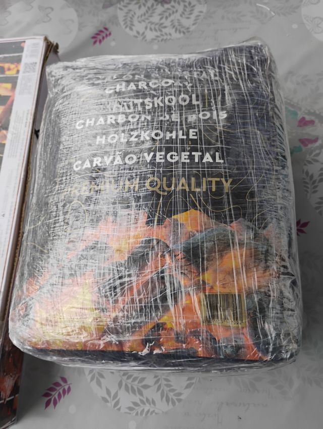 Barbacoa portátil y carbón