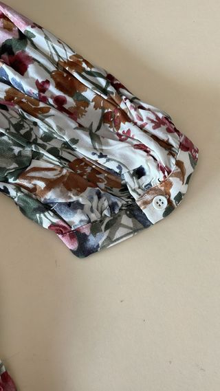 Blusa floral ONLY Talla XS
