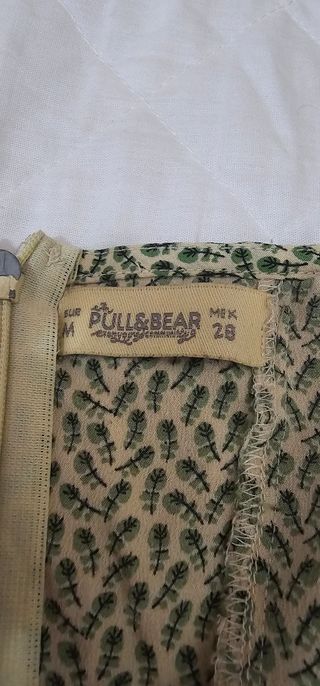 Vestido corto estampado de plumas