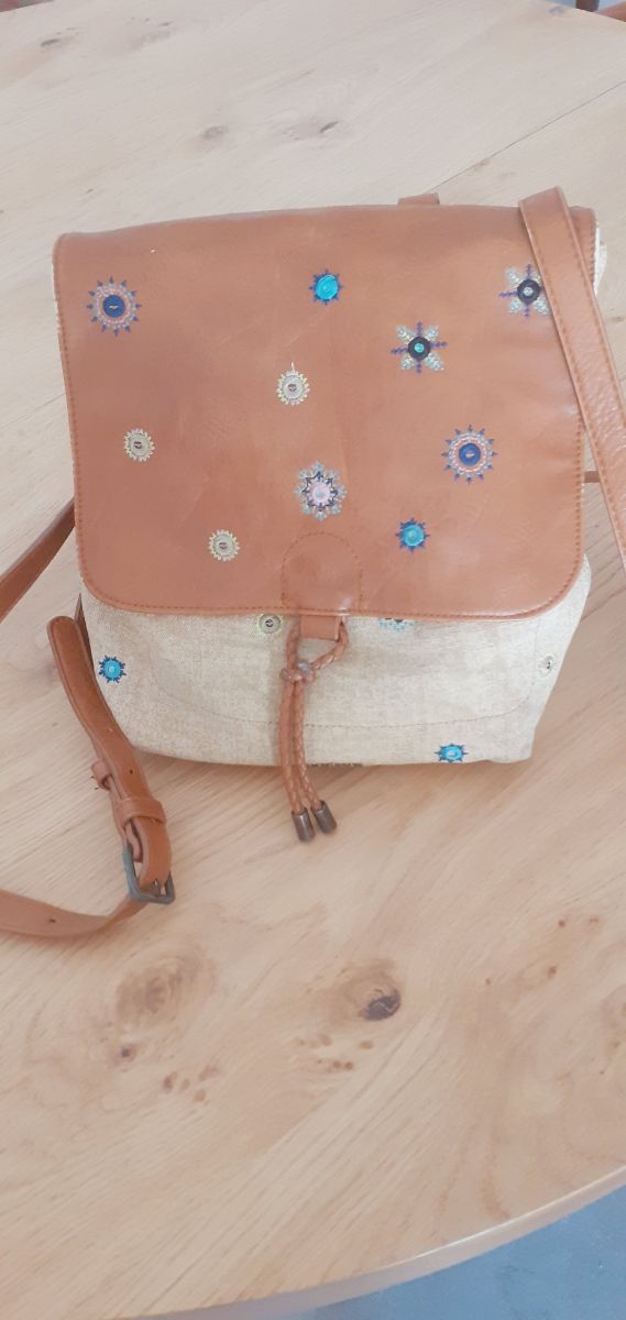 Mochila mediana tela y piel