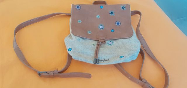 Mochila mediana tela y piel