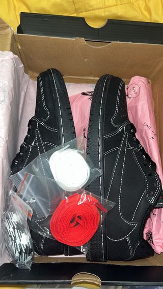 Zapatillas Negras con Costuras Blancas