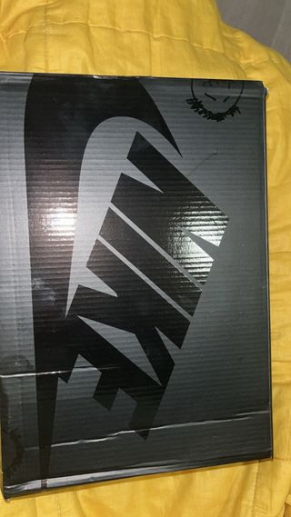 Zapatillas Negras con Costuras Blancas