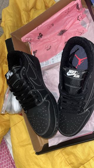 Zapatillas Negras con Costuras Blancas