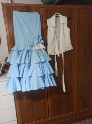 Falda y blusa rociera azul y blanca