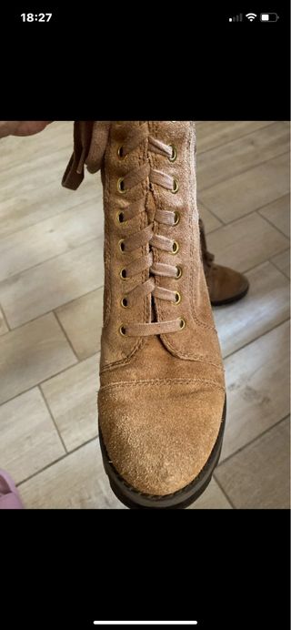 Stivali Guess tacco con zip dorata