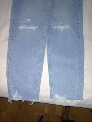 Pantalón vaquero Zara azul desgastado