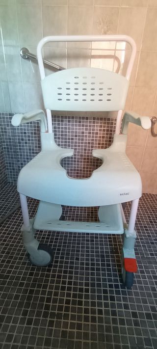 Silla con ruedas para ducha y baño / WC Etac Clean