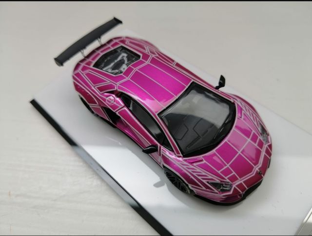 Lamborghini Aventador 1/64