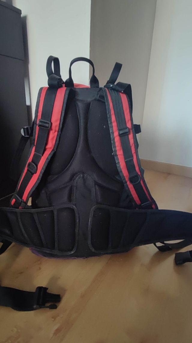 Mochila de Alpinismo Roja y Morada 35L