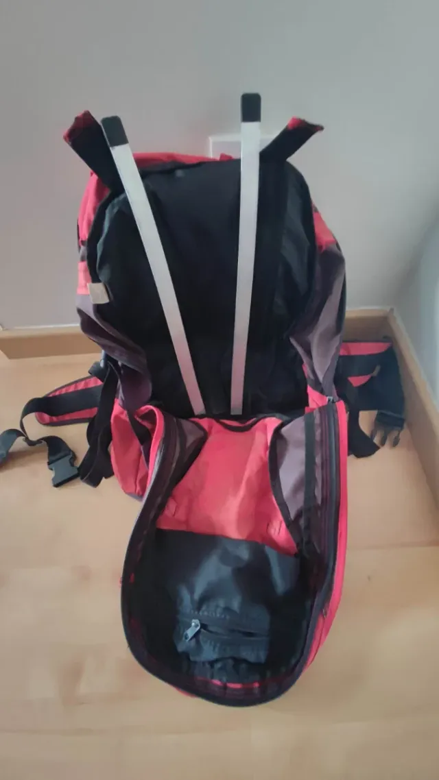 Mochila de Alpinismo Roja y Morada 35L