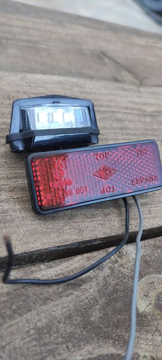 Luz LED matrícula y catadióptrico homologados