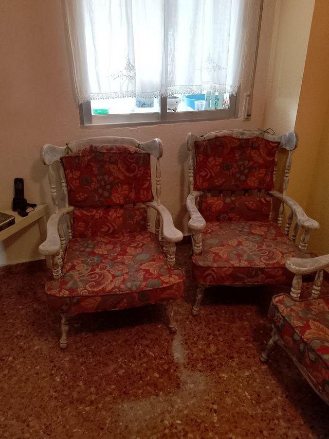 Conjunto de sofá y sillones de madera