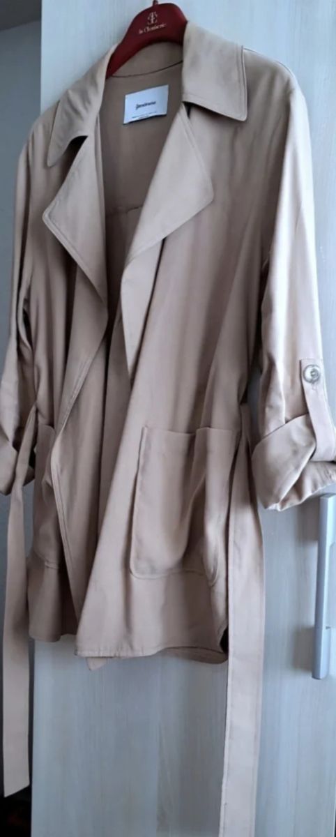 Trench coat regolabile