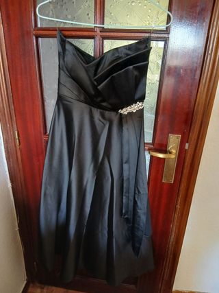Vestido de fiesta. Talla M/L, de satén con corset.