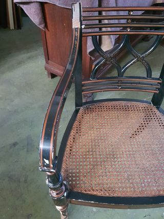 Silla antigua vintage madera y rejilla