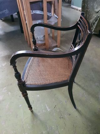 Silla antigua vintage madera y rejilla