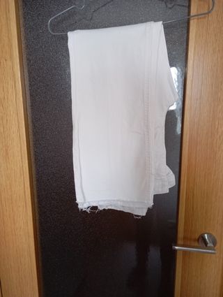 Pantalón blanco Mango