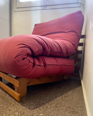 Futón sofá cama madera maciza y colchón
