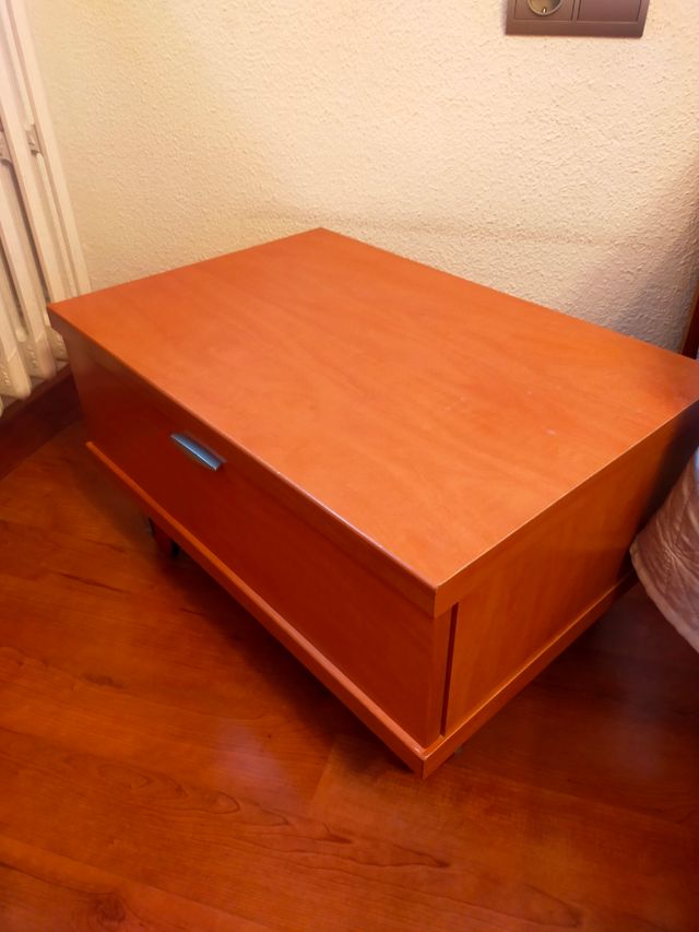 2 Mesillas de noche de madera