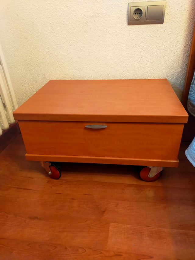 2 Mesillas de noche de madera