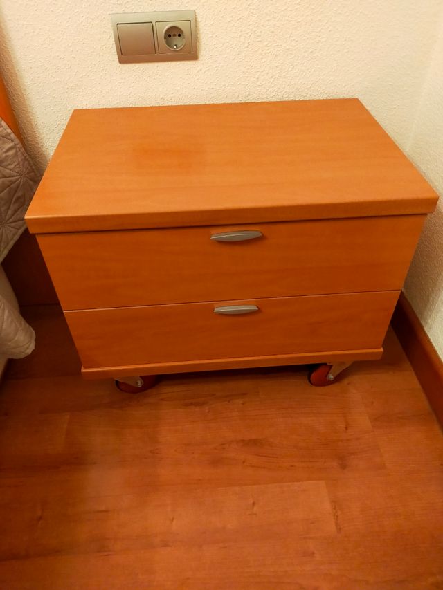 2 Mesillas de noche de madera