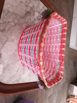 Cesta de Pascua tejida rosa y azul