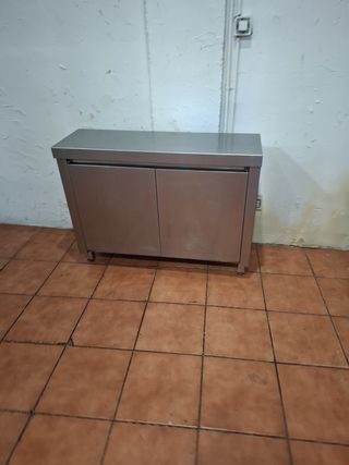 Mueble de acero inoxidable