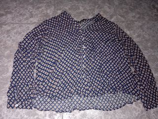 Dos blusas estampadas