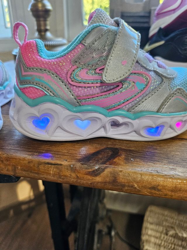 Sneakers da ragazza Skechers taglia 24.