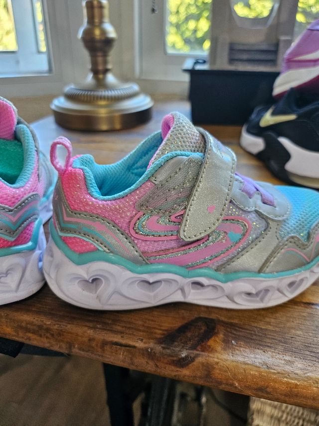 Sneakers da ragazza Skechers taglia 24.